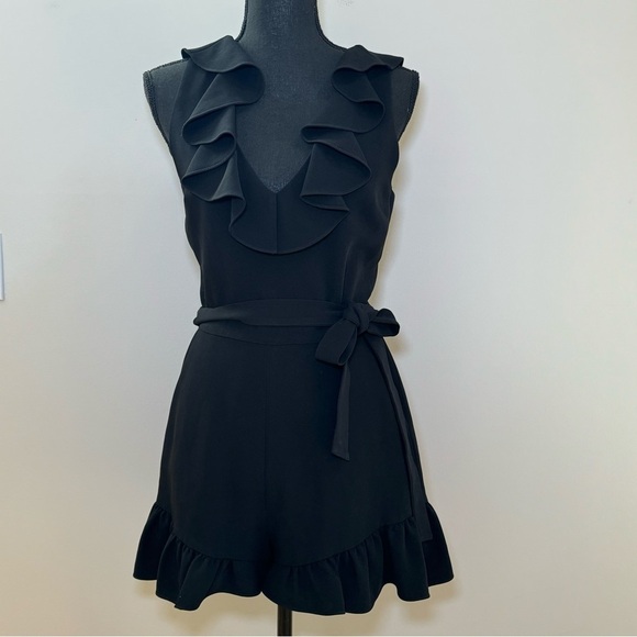 NWT Elizabeth and James Shenzie Black Sleeveless Romper Ruffle‎ v-neck Size 4 - Picture 2 of 9